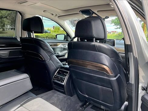 Used 2018 BMW 750i xDrive AWD/4WD image 15