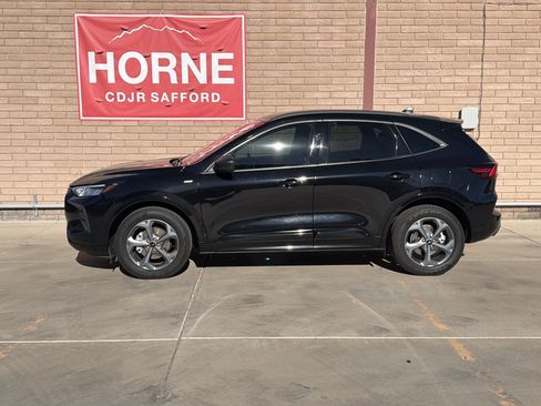 Used 2023 Ford Escape ST-Line AWD/4WD image 2
