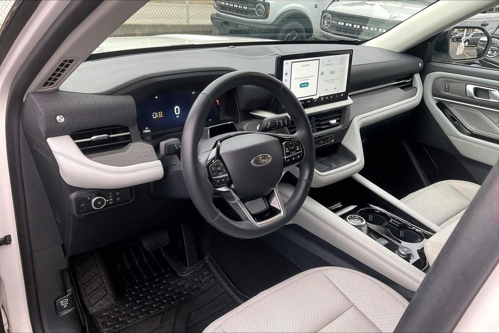 Used 2025 Ford Explorer Platinum w/ Ultimate Package AWD/4WD image 13