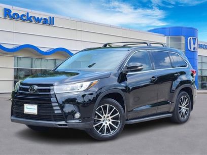 Used 2018 Toyota Highlander SE w/ Preferred Accessory Package