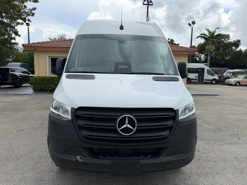 Used 2025 Mercedes-Benz Sprinter 2500 image 9