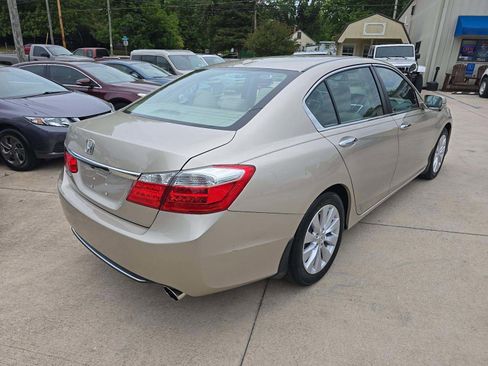 Used 2015 Honda Accord EX-L image 2