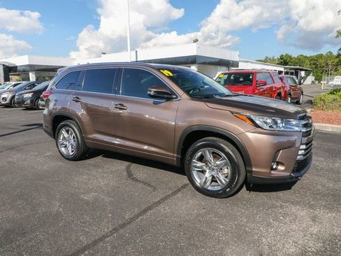 Used 2019 Toyota Highlander Limited image 12