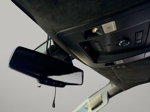 Used 2020 Chevrolet Suburban LT image 45