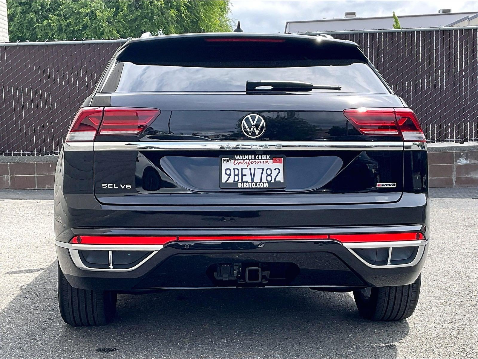 Certified 2022 Volkswagen Atlas Cross Sport SEL R-Line AWD/4WD image 3