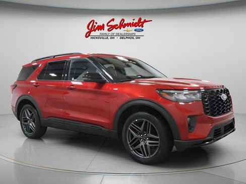 Used 2025 Ford Explorer ST-Line w/ ST-Line Street Pack AWD/4WD image 2
