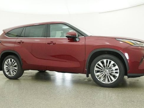 New 2026 Toyota Highlander Platinum image 28