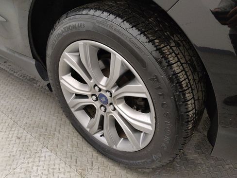 Used 2019 Ford Edge Titanium image 31