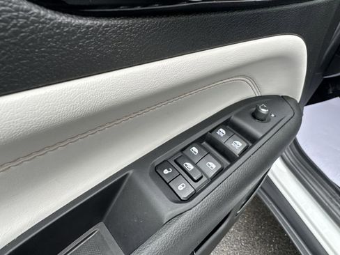 Used 2025 Jeep Compass Limited AWD/4WD image 19