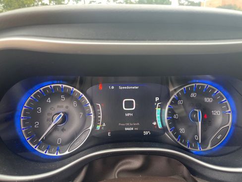 Used 2020 Chrysler Pacifica Touring-L Plus w/ Advanced Safetytec Group image 22