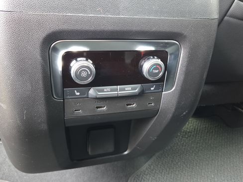 Used 2025 GMC Yukon Denali w/ Denali Reserve Package image 14