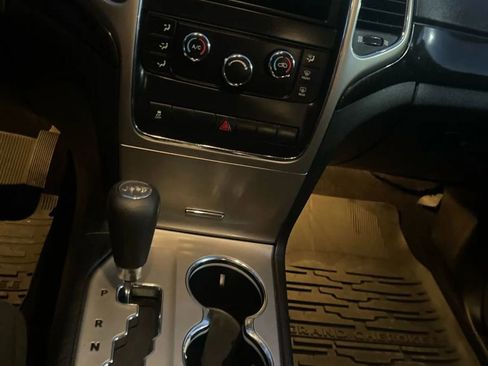 Used 2012 Jeep Grand Cherokee Laredo w/ Laredo E Group image 17