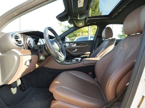 Certified 2019 Mercedes-Benz E 300 4MATIC image 36