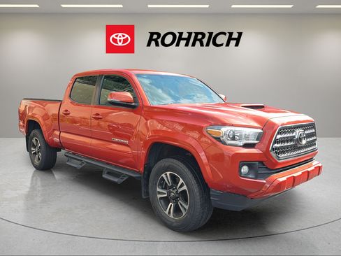 Used 2016 Toyota Tacoma TRD Sport w/ Towing Package AWD/4WD image 4