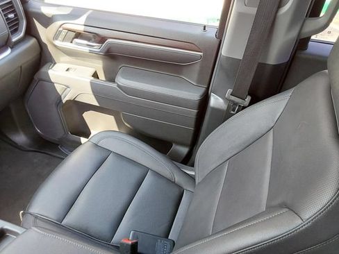 Used 2025 GMC Sierra 1500 SLT AWD/4WD image 33