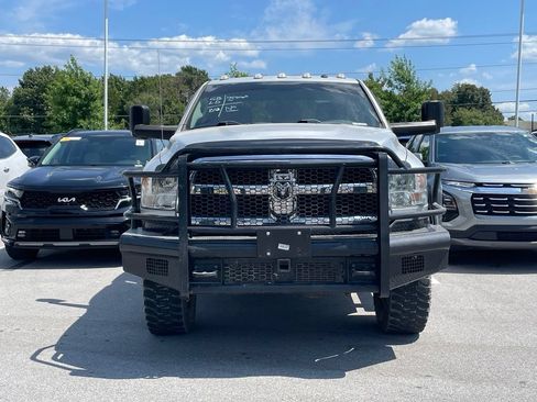 Used 2018 RAM 2500 Tradesman w/ Chrome Appearance Group AWD/4WD image 2