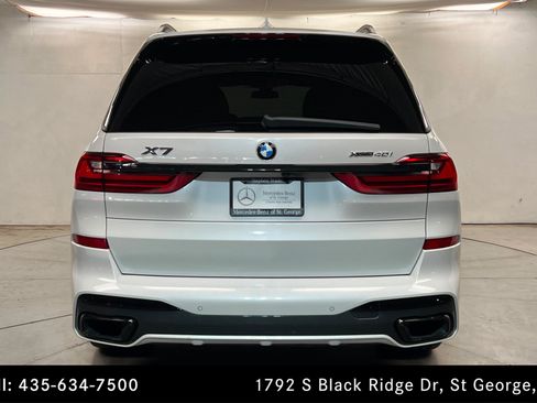 Used 2022 BMW X7 xDrive40i w/ M Sport Package AWD/4WD image 4