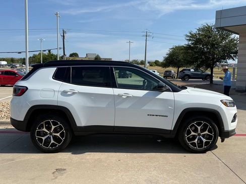 Used 2025 Jeep Compass Limited AWD/4WD image 7