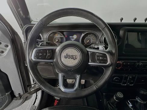 Used 2019 Jeep Wrangler Unlimited Sahara w/ Cold Weather Group image 12