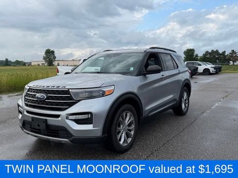 Used 2020 Ford Explorer XLT w/ Equipment Group 202A AWD/4WD image 3