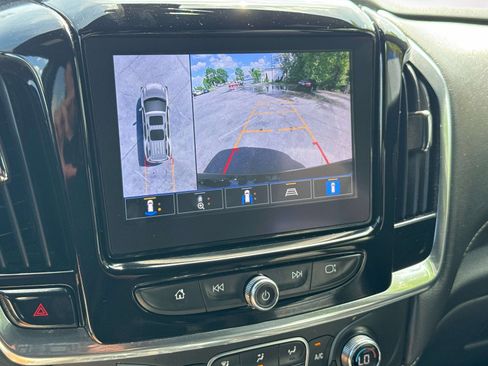 Used 2023 Chevrolet Traverse LT w/ LT Premium Package AWD/4WD image 11