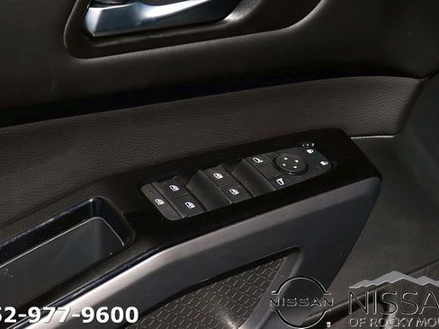 New 2026 Nissan Pathfinder SL FWD image 10