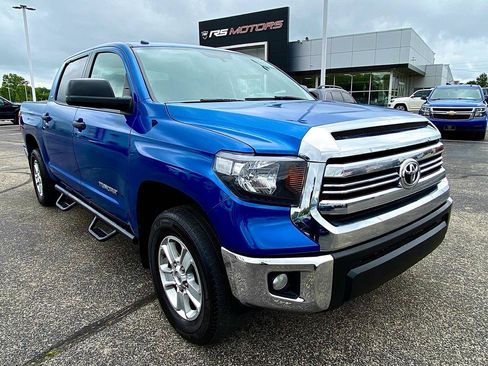 Used 2017 Toyota Tundra SR5 w/ SR5 Upgrade Package AWD/4WD image 1