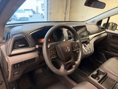 Used 2018 Honda Odyssey EX image 34