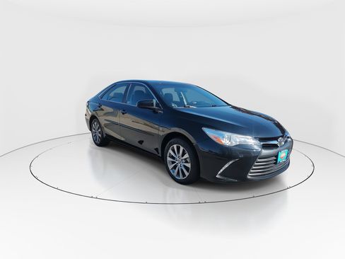 Used 2016 Toyota Camry XLE image 2