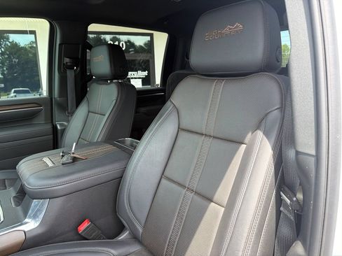 Used 2025 Chevrolet Silverado 3500 High Country w/ Technology Package AWD/4WD image 2