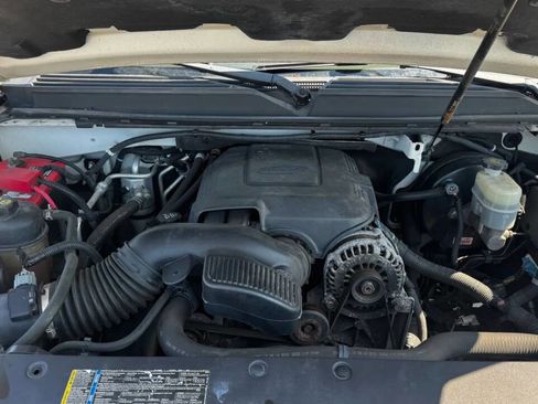 Used 2011 Cadillac Escalade ESV Luxury image 28