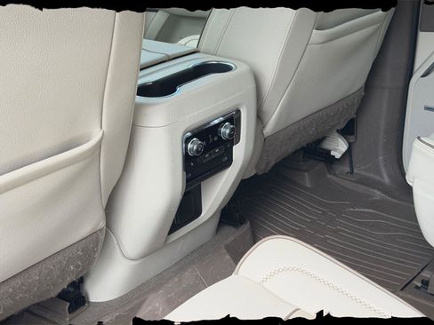 Used 2022 GMC Yukon XL Denali w/ Denali Premium Package image 40