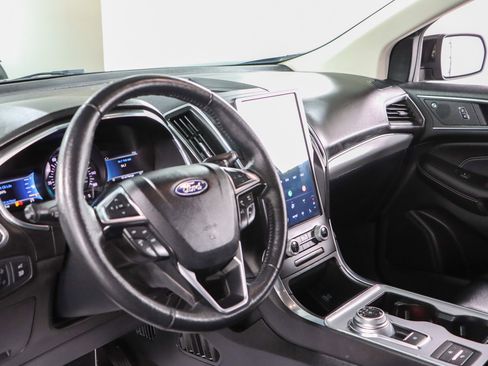 Used 2021 Ford Edge Titanium image 22