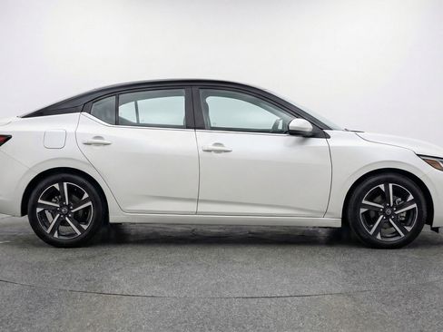 Used 2025 Nissan Sentra SV FWD image 11