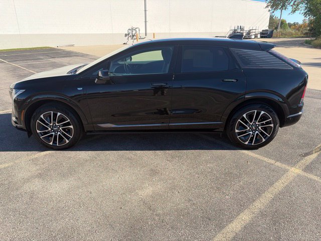 Used 2026 Cadillac Optiq Sport 2 w/ LPO, Floor Liner Package AWD/4WD image 3