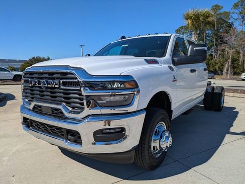 New 2026 RAM 3500 Tradesman w/ Chrome Appearance Group A AWD/4WD image 8