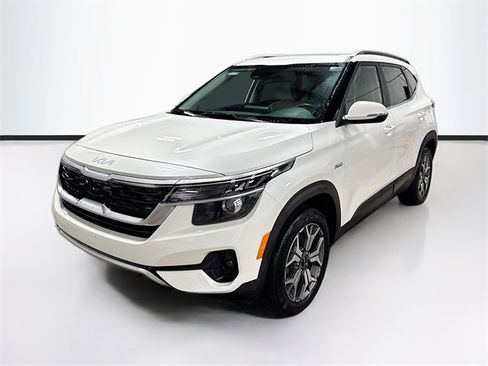 Used 2023 Kia Seltos EX image 3