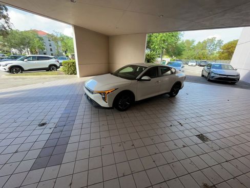 Used 2025 Kia K4 LXS image 16