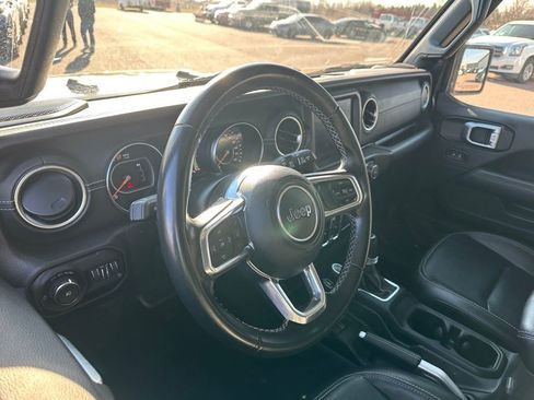 Used 2022 Jeep Wrangler Unlimited Sahara image 2