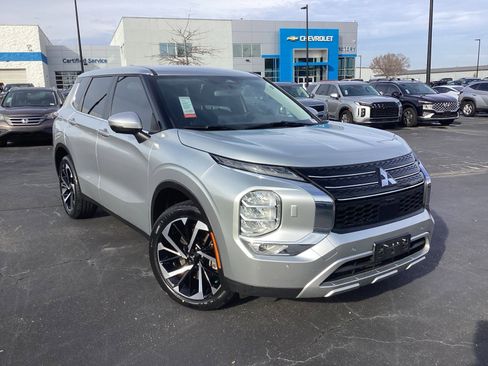 Used 2023 Mitsubishi Outlander SE image 7