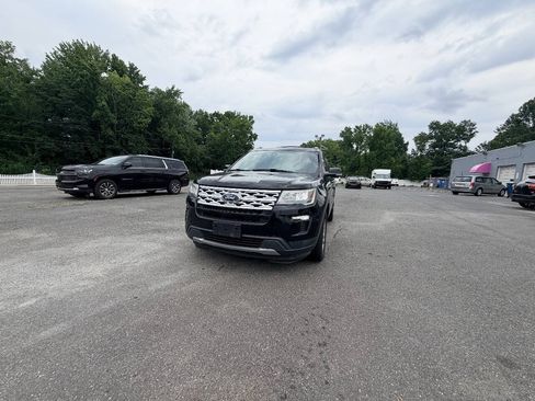 Used 2018 Ford Explorer XLT w/ Equipment Group 201A AWD/4WD image 2