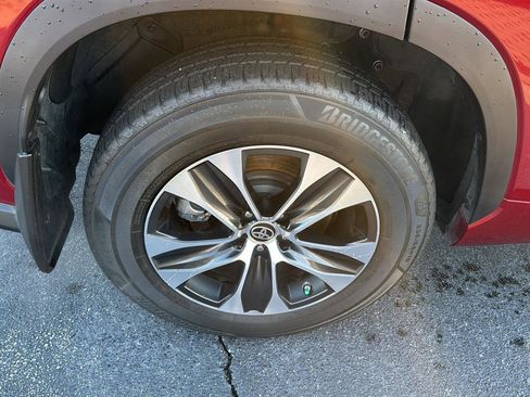 Certified 2020 Toyota Highlander XLE image 35