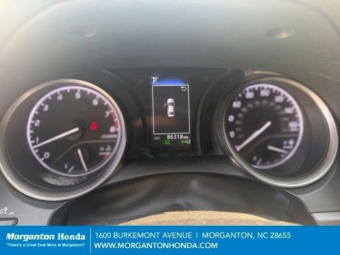 Used 2022 Toyota Camry SE w/ Convenience Package FWD image 18