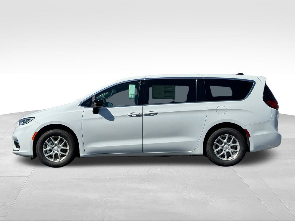 New 2026 Chrysler Pacifica Select FWD image 4
