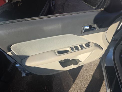 Used 2010 Ford Fusion SE image 6