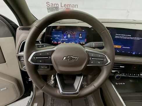 Used 2025 Chevrolet Suburban Z71 w/ Comfort Package image 12