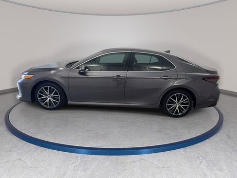 Used 2023 Toyota Camry XLE w/ Navigation Package FWD image 8