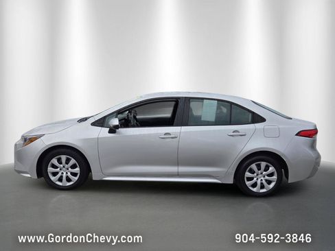 Used 2025 Toyota Corolla LE FWD image 2