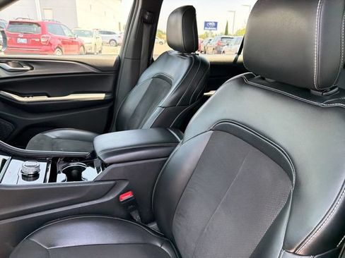 Used 2023 Jeep Grand Cherokee L Laredo AWD/4WD image 20