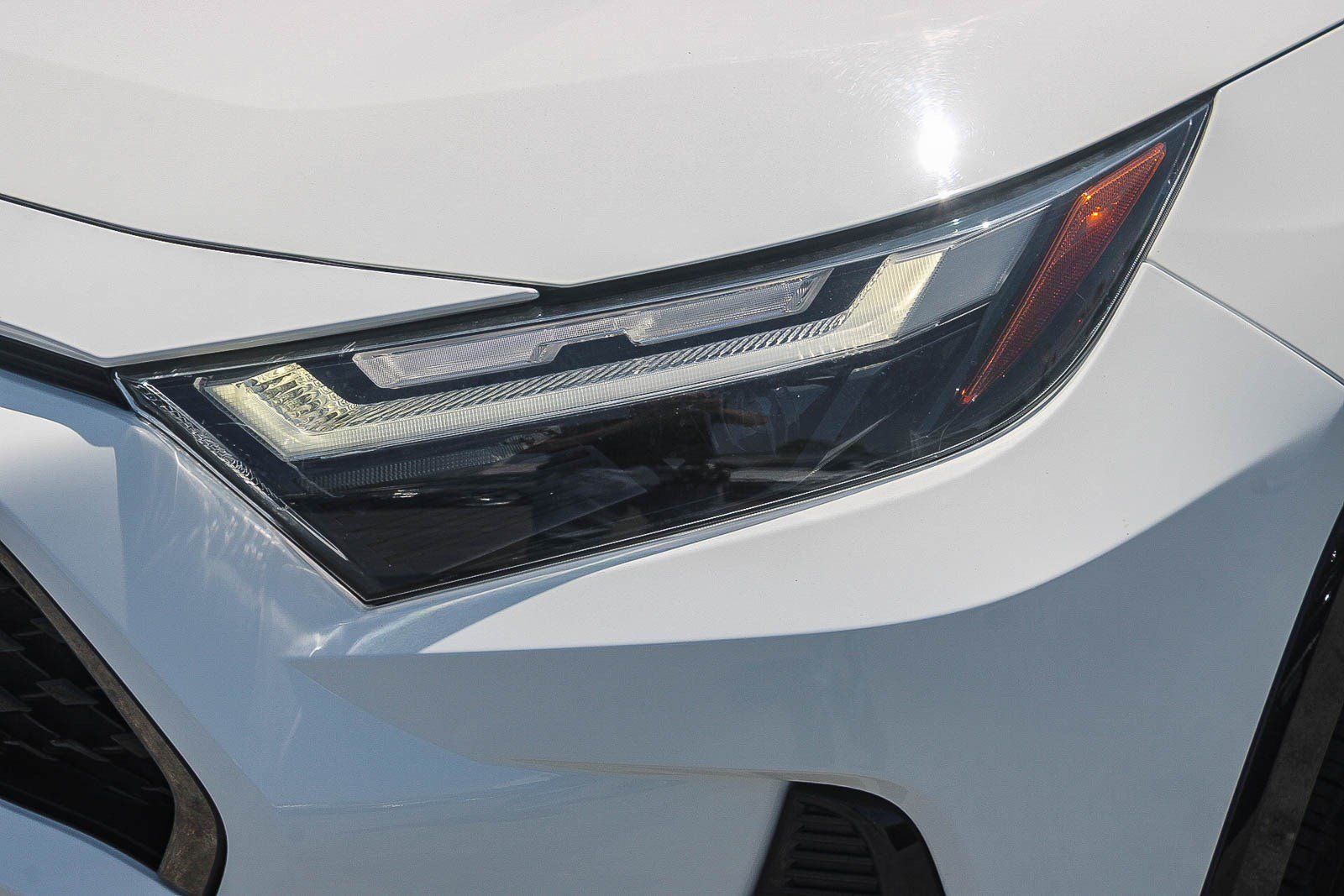 Used 2022 Toyota RAV4 SE w/ Weather & Moonroof Package AWD/4WD image 5